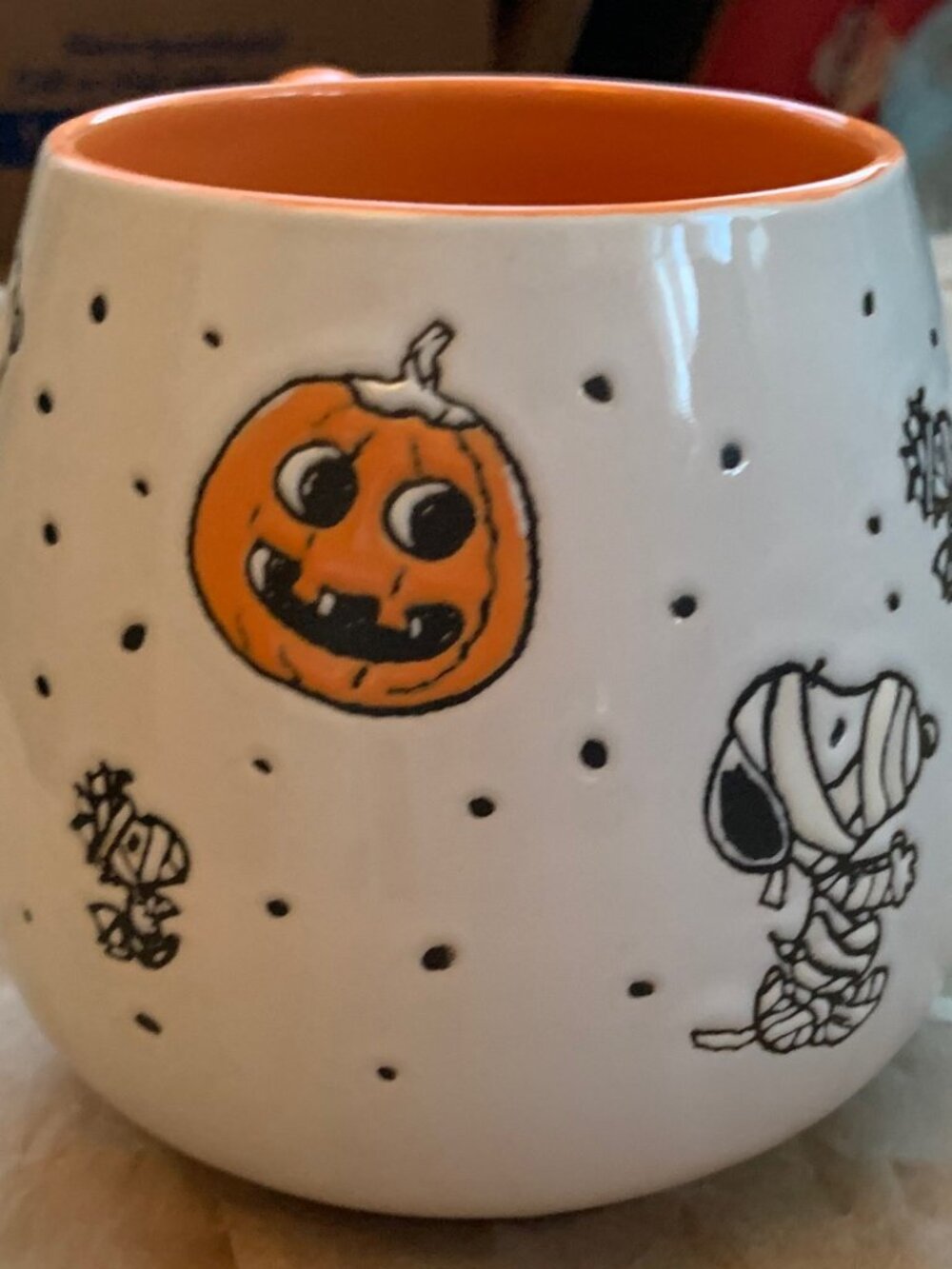 WHITE & ORANGE SNOOPY HALLOWEEN MUG PRELOVED - Picture 3 of 5